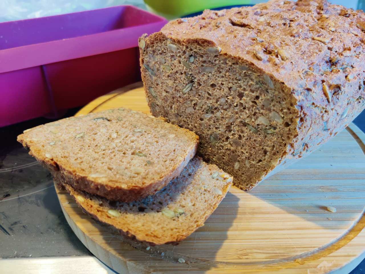Roggenvollkornbrot mit Sonnenblumenkernen
